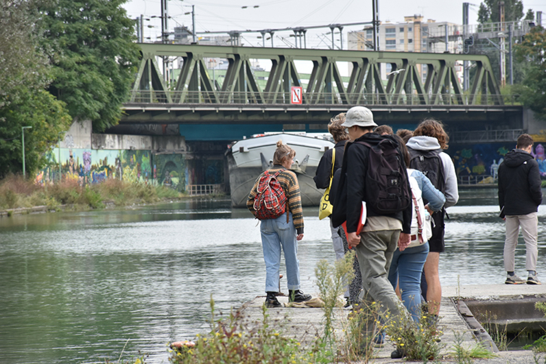 Les étudiants sur le terrain