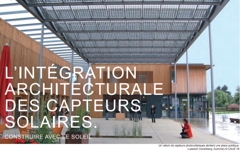 Un vélum de capteurs photovoltaïques abritent une place publique.
Ludesch (Vorarlberg, Autriche)