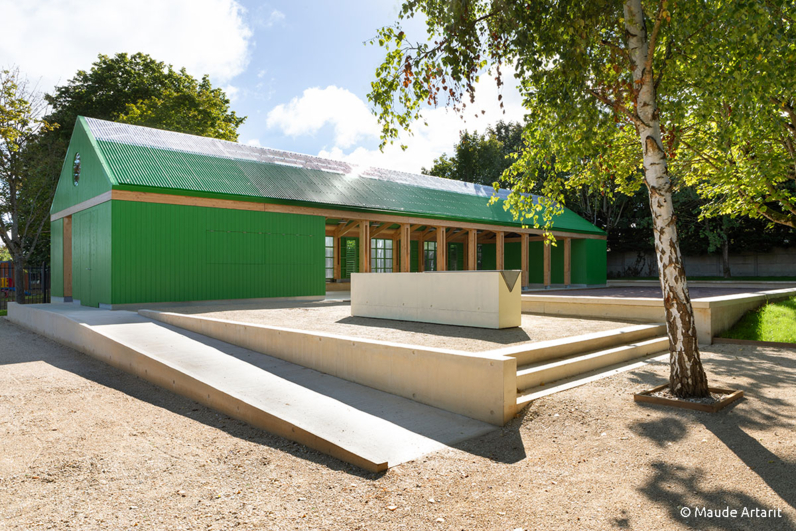 Vue extérieure de la halle et du boulodrome.