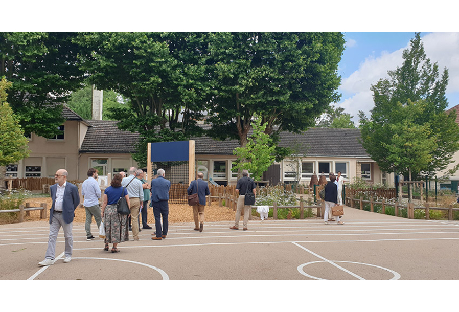 Visite des cours d'écoles de Villennes-sur-Seine avec les adhérents du CAUE 78.