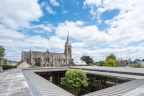 Pôle culturel la Lanterne de Rambouillet - l'église Saint-Lubin se trouve au second plan de l'image